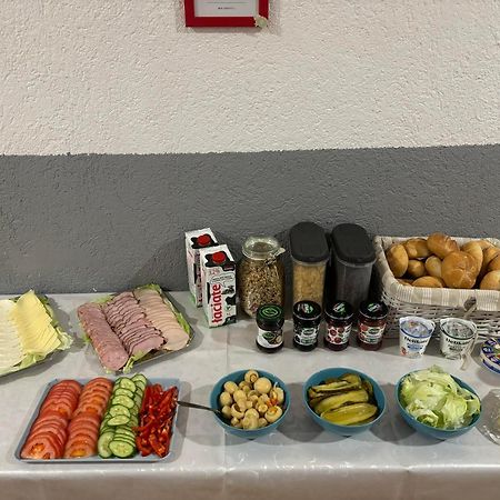 Flyfly Hostel , Darmowy Parking , Rezerwuj Przez Urzadzenia Mobilne -10 Procent Вроцлав Екстериор снимка