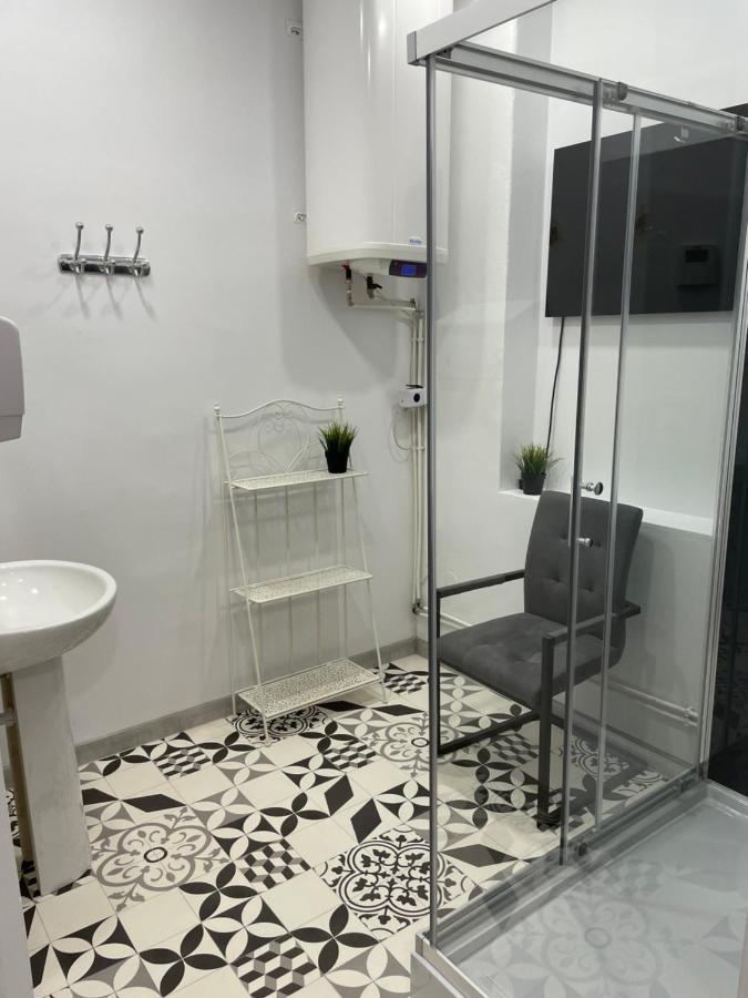 Flyfly Hostel , Darmowy Parking , Rezerwuj Przez Urzadzenia Mobilne -10 Procent Вроцлав Екстериор снимка