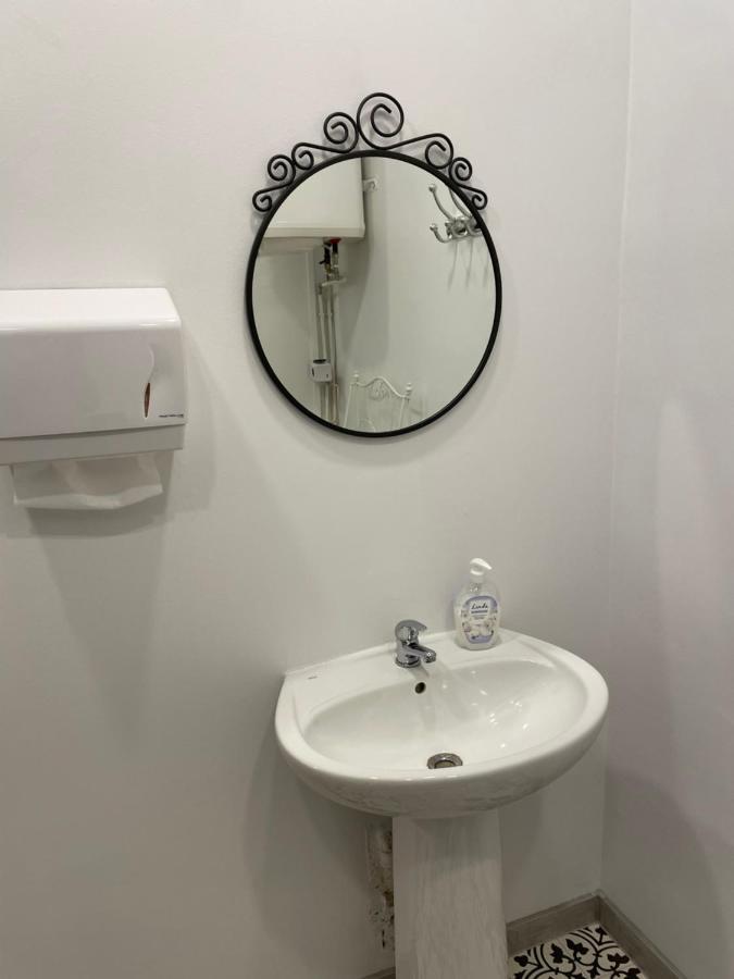 Flyfly Hostel , Darmowy Parking , Rezerwuj Przez Urzadzenia Mobilne -10 Procent Вроцлав Екстериор снимка