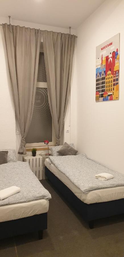Flyfly Hostel , Darmowy Parking , Rezerwuj Przez Urzadzenia Mobilne -10 Procent Вроцлав Екстериор снимка