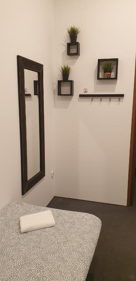 Flyfly Hostel , Darmowy Parking , Rezerwuj Przez Urzadzenia Mobilne -10 Procent Вроцлав Екстериор снимка