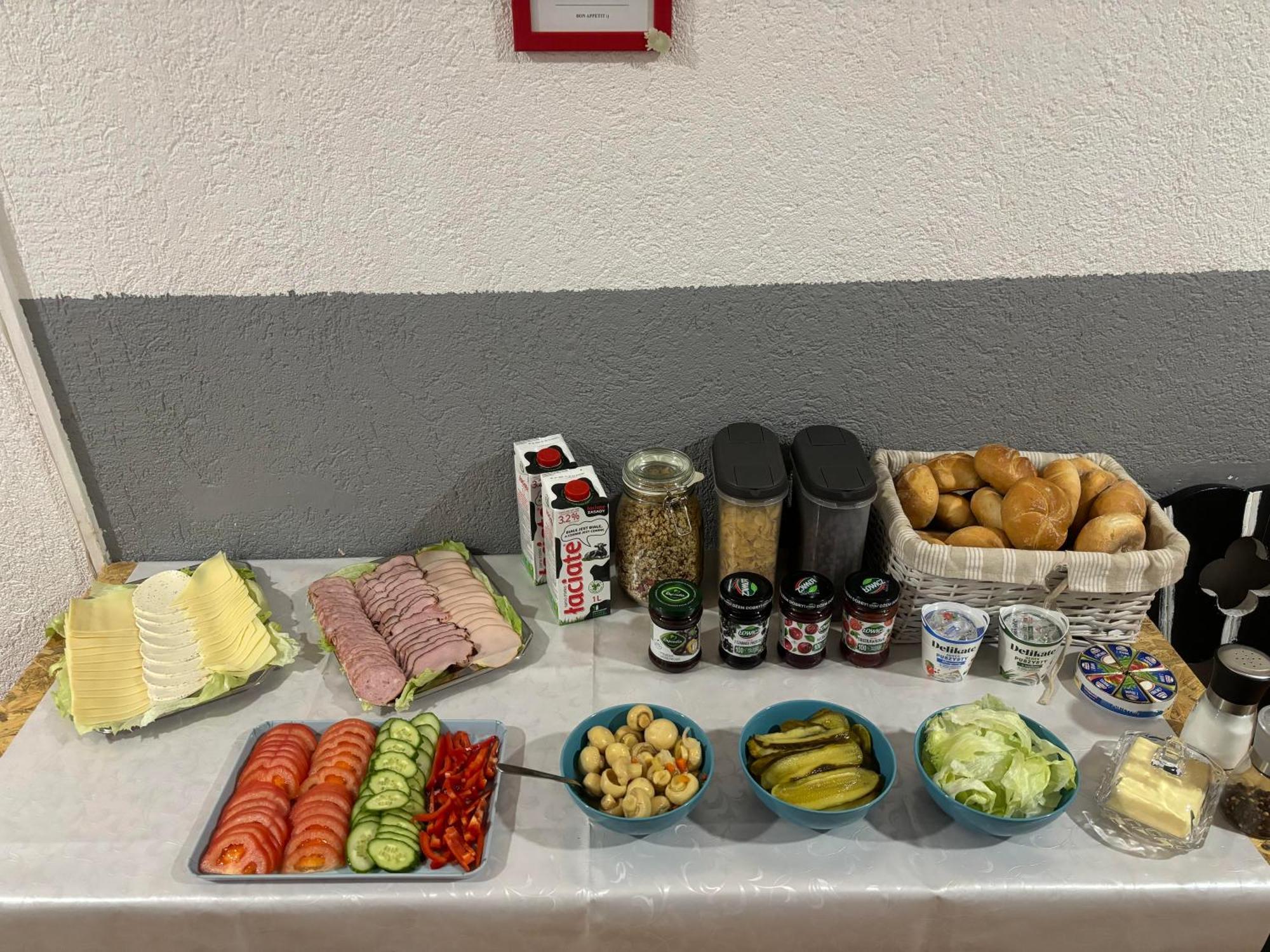 Flyfly Hostel , Darmowy Parking , Rezerwuj Przez Urzadzenia Mobilne -10 Procent Вроцлав Екстериор снимка