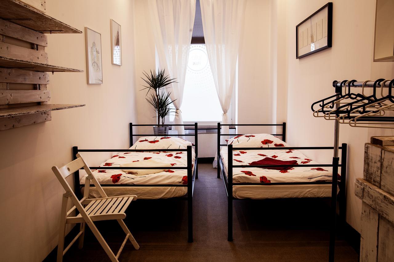 Flyfly Hostel , Darmowy Parking , Rezerwuj Przez Urzadzenia Mobilne -10 Procent Вроцлав Екстериор снимка