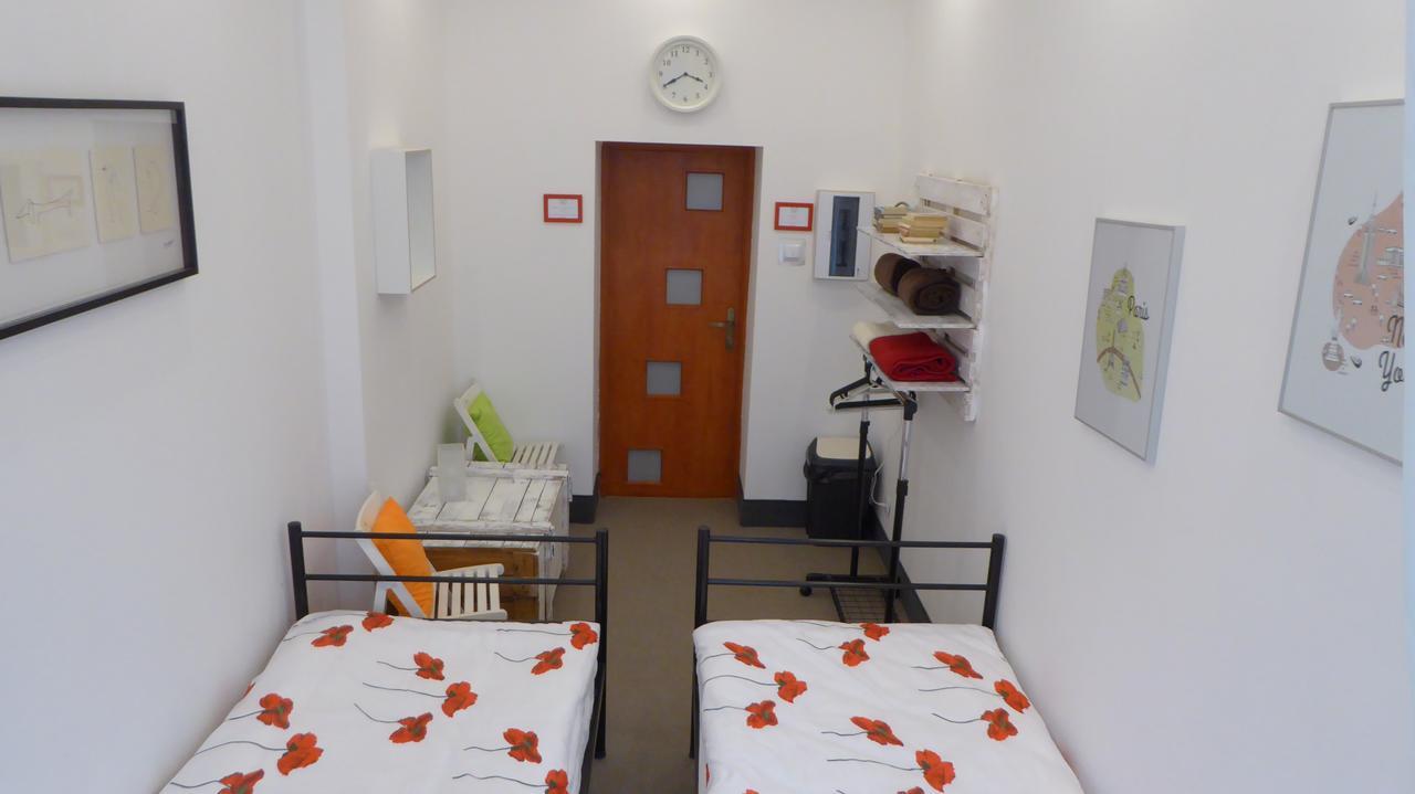 Flyfly Hostel , Darmowy Parking , Rezerwuj Przez Urzadzenia Mobilne -10 Procent Вроцлав Екстериор снимка