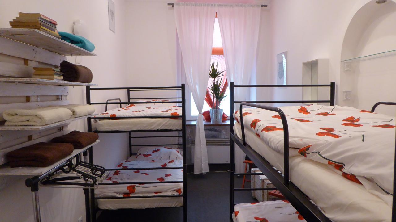Flyfly Hostel , Darmowy Parking , Rezerwuj Przez Urzadzenia Mobilne -10 Procent Вроцлав Екстериор снимка