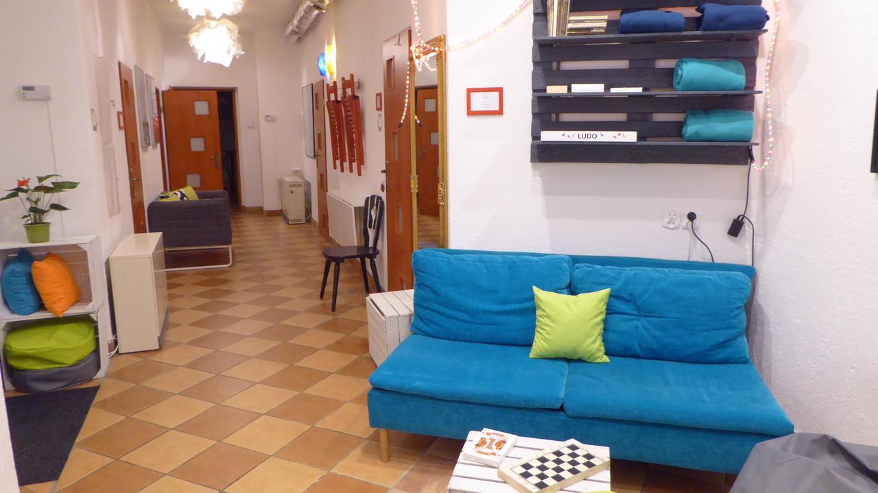 Flyfly Hostel , Darmowy Parking , Rezerwuj Przez Urzadzenia Mobilne -10 Procent Вроцлав Екстериор снимка