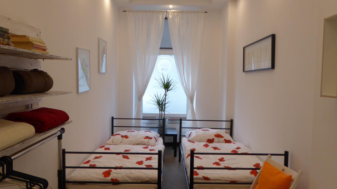 Flyfly Hostel , Darmowy Parking , Rezerwuj Przez Urzadzenia Mobilne -10 Procent Вроцлав Екстериор снимка