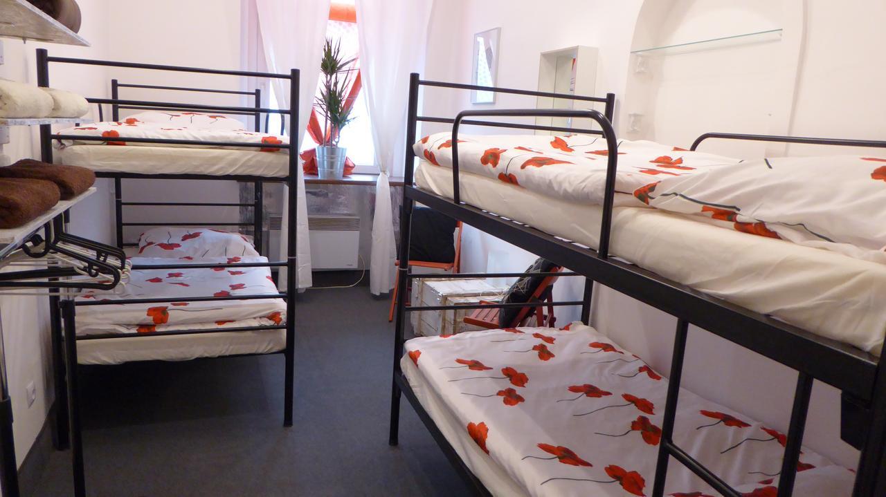 Flyfly Hostel , Darmowy Parking , Rezerwuj Przez Urzadzenia Mobilne -10 Procent Вроцлав Екстериор снимка