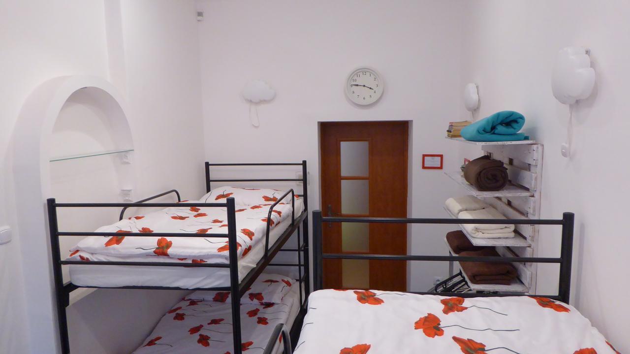 Flyfly Hostel , Darmowy Parking , Rezerwuj Przez Urzadzenia Mobilne -10 Procent Вроцлав Екстериор снимка